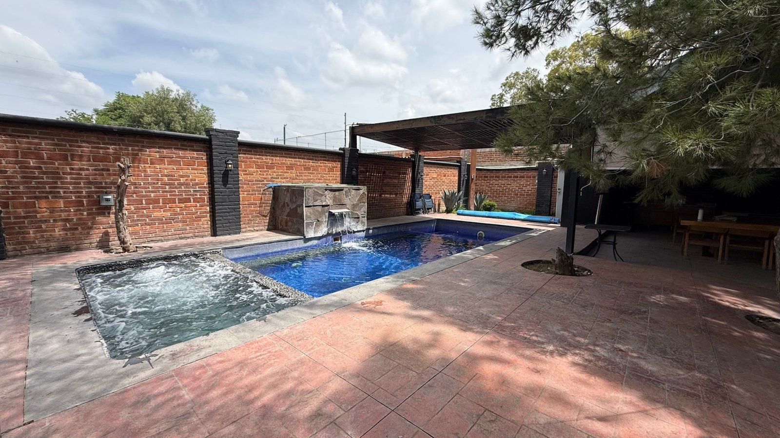 7B967306-2CBD-40C2-9451-7310B83F024D