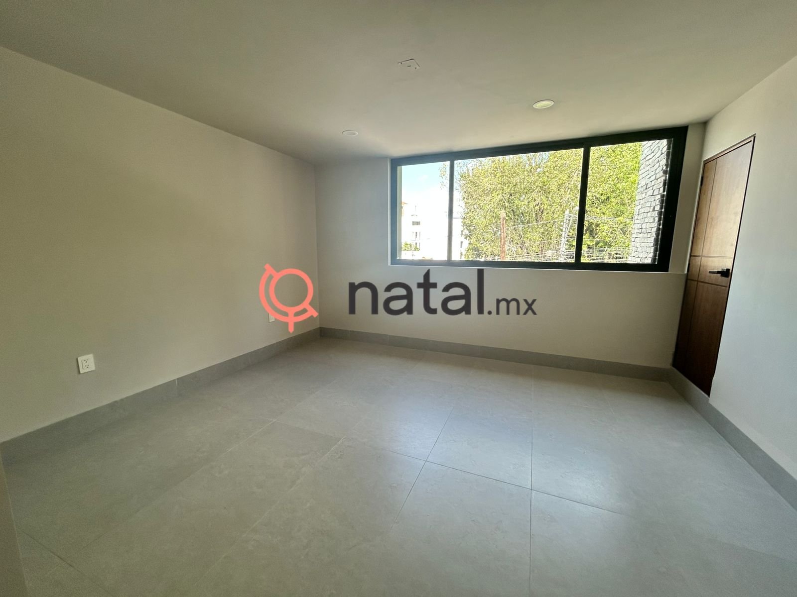 8ef6e932-8a7b-431a-a883-f4a51f967976